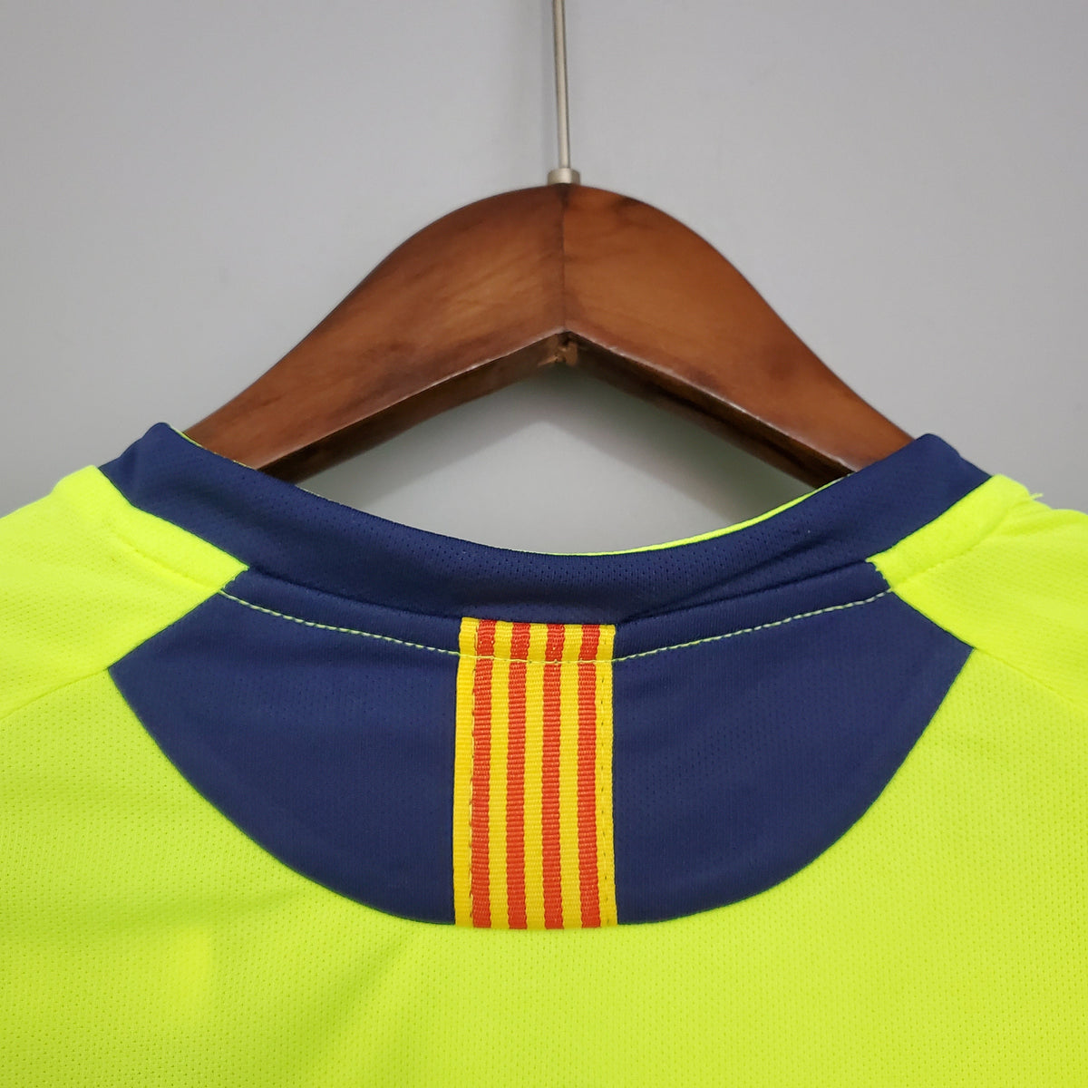 Barcelona 05/06 Away Retro Jersey