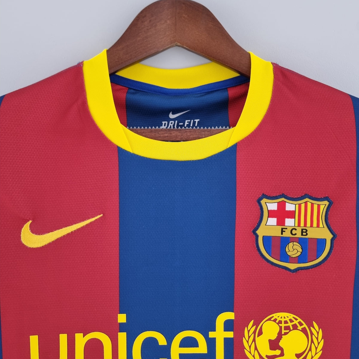 Barcelona 10/11 Home Retro Jersey