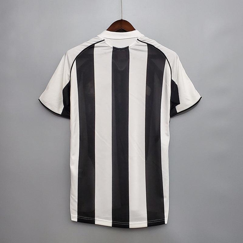 Newcastle United 05/06 Home Retro Jersey